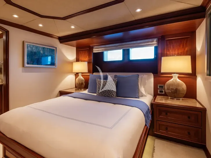 CROSSED SABRE Burger 144 VIP cabin 4 CROSSED SABRE Burger 144 VIP cabin 4