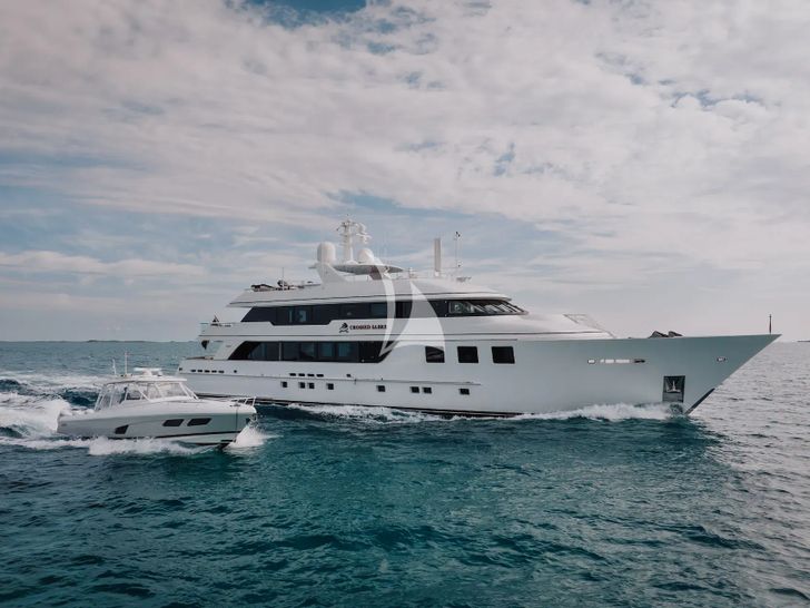 CROSSED SABRE Burger 144 cruising with the tender CROSSED SABRE Burger 144 cruising with the tender