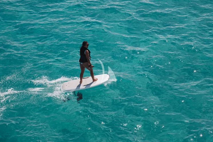 Charter Yacht CROSSED SABRE - Burger 144 - 7 Cabins - Nassau - Exumas - Bahamas