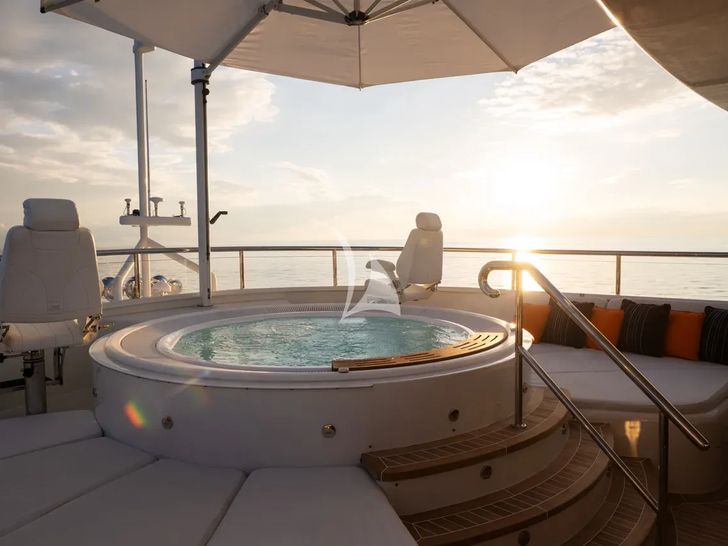 CROSSED SABRE Burger 144 jacuzzi under the sunset CROSSED SABRE Burger 144 jacuzzi under the sunset