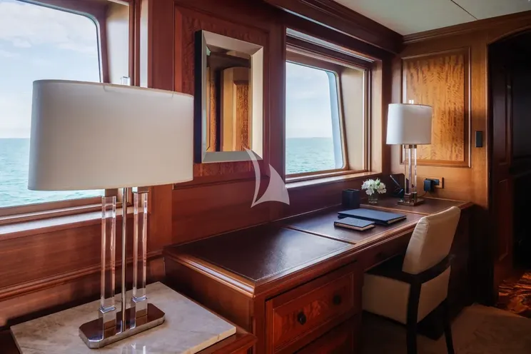 Charter Yacht CROSSED SABRE - Burger 144 - 7 Cabins - Nassau - Exumas - Bahamas