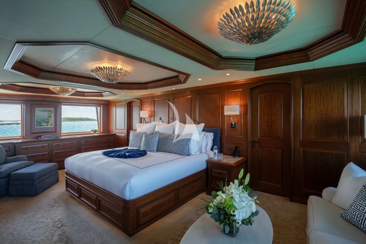 Charter Yacht CROSSED SABRE - Burger 144 - 7 Cabins - Nassau - Exumas - Bahamas