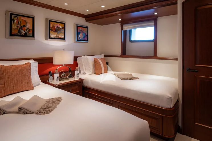 Charter Yacht CROSSED SABRE - Burger 144 - 7 Cabins - Nassau - Exumas - Bahamas