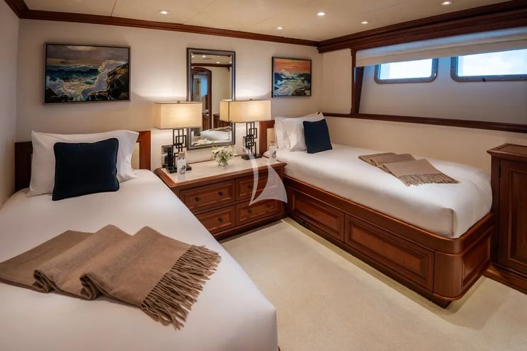 Charter Yacht CROSSED SABRE - Burger 144 - 7 Cabins - Nassau - Exumas - Bahamas