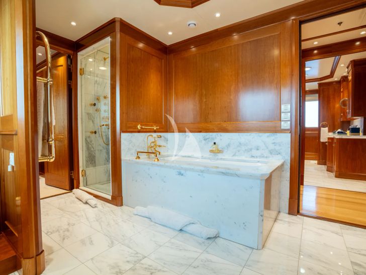 CUPANI Royal Denship 63m - master cabin bath tub CUPANI Royal Denship 63m - master cabin bath tub