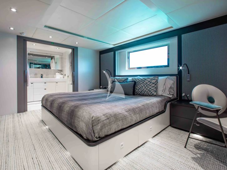 CURFEW II Mengi Yay Serenitas 31m - VIP cabin 1 CURFEW II Mengi Yay Serenitas 31m - VIP cabin 1