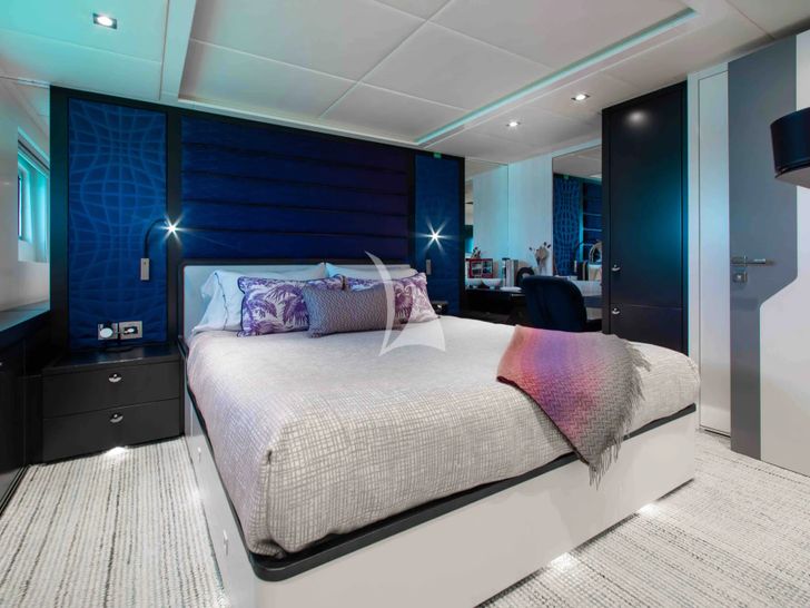 CURFEW II Mengi Yay Serenitas 31m - VIP cabin 2 CURFEW II Mengi Yay Serenitas 31m - VIP cabin 2