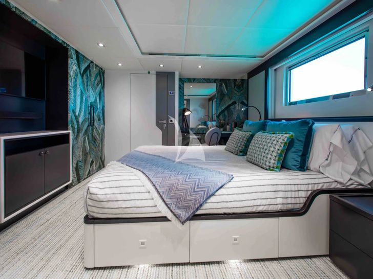 CURFEW II Mengi Yay Serenitas 31m - VIP cabin 3 CURFEW II Mengi Yay Serenitas 31m - VIP cabin 3