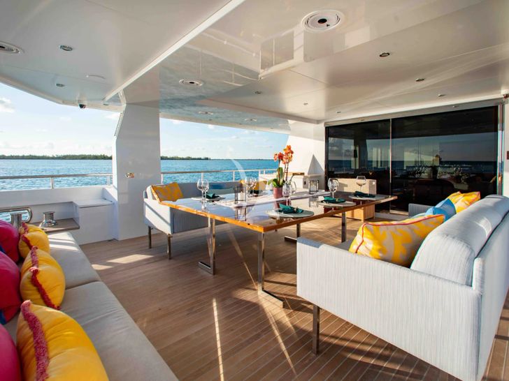 CURFEW II Mengi Yay Serenitas 31m - aft alfresco dining area CURFEW II Mengi Yay Serenitas 31m - aft alfresco dining area