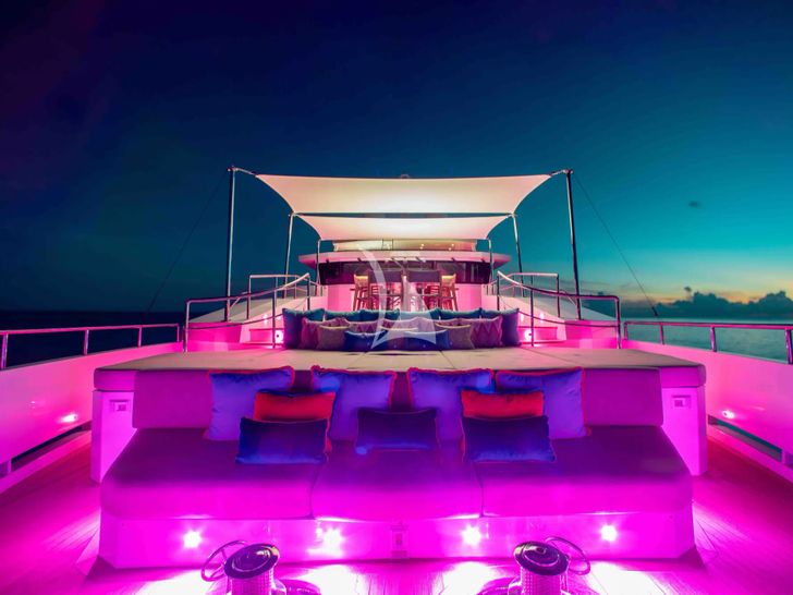 CURFEW II Mengi Yay Serenitas 31m - foredeck at night CURFEW II Mengi Yay Serenitas 31m - foredeck at night