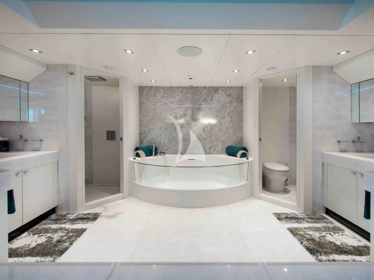 CURFEW II Mengi Yay Serenitas 31m - master cabin bathroom CURFEW II Mengi Yay Serenitas 31m - master cabin bathroom