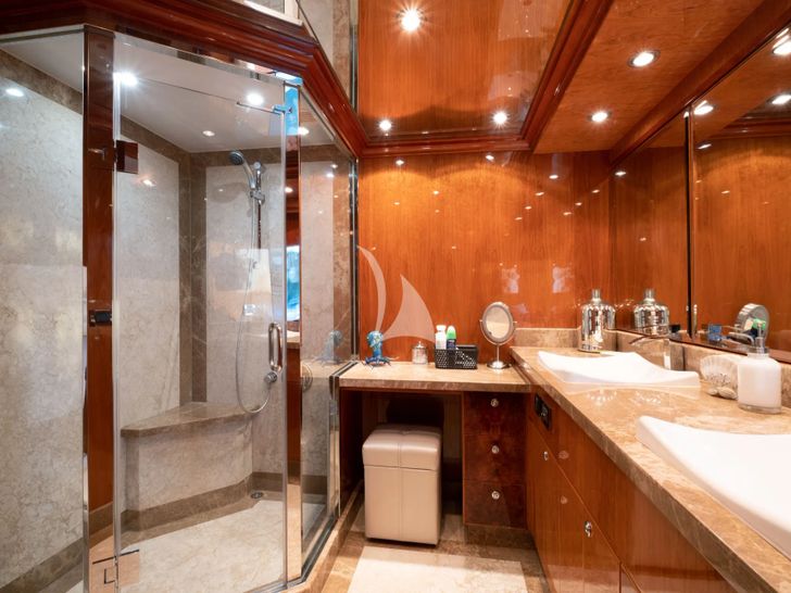 CYNDERELLA Hargrave Master Ensuite CYNDERELLA Hargrave Master Ensuite