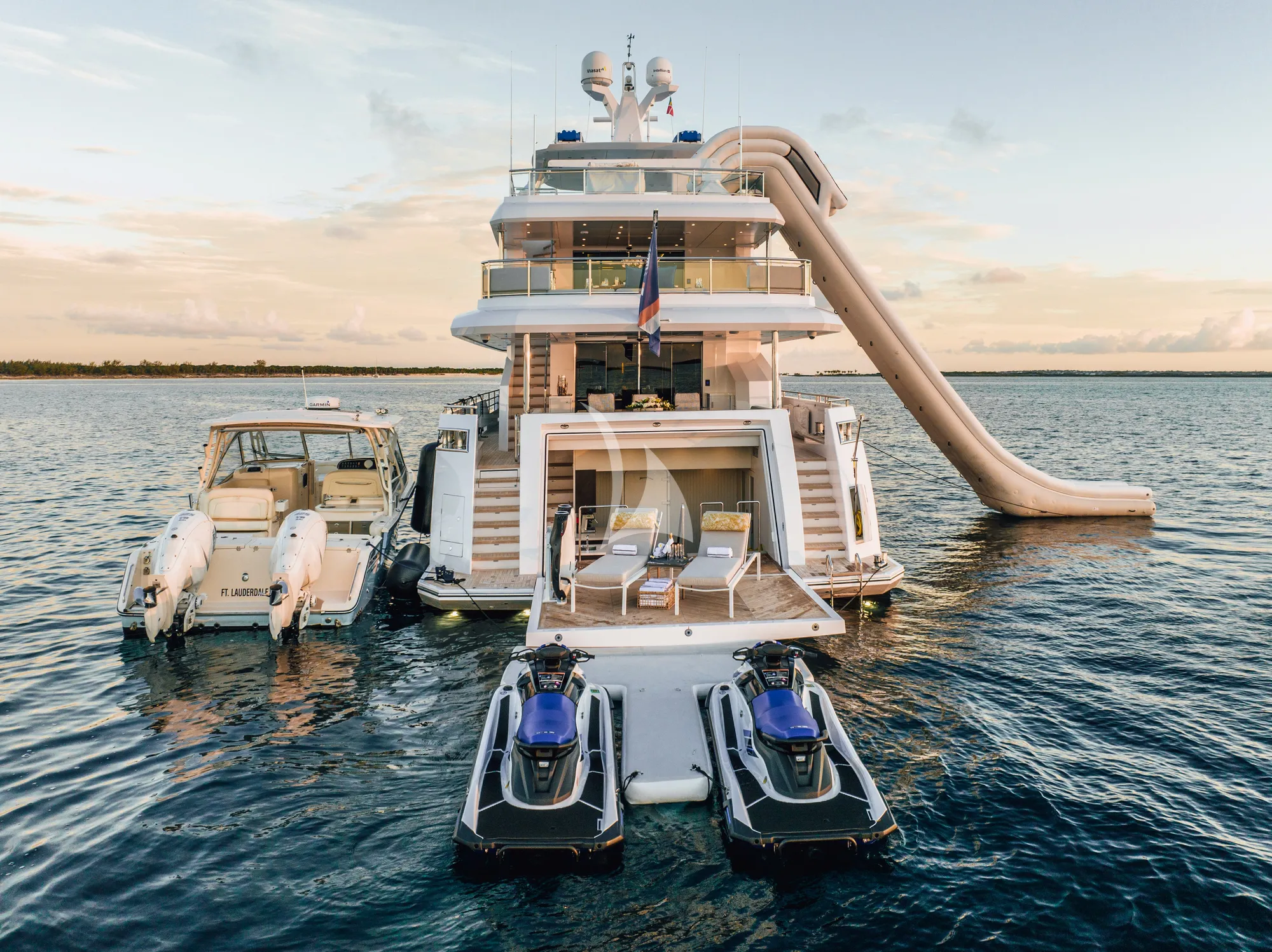 Charter Yacht CYNDERELLA - Hargrave 116 - 5 Cabins - Nassau - Exumas - Bahamas