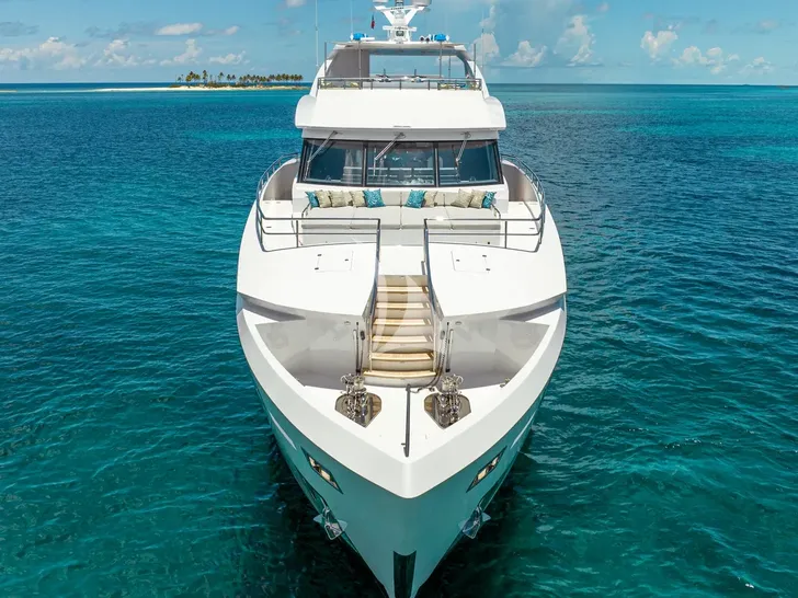 CYNDERELLA Hargrave 116 - anchored bow view CYNDERELLA Hargrave 116 - anchored bow view