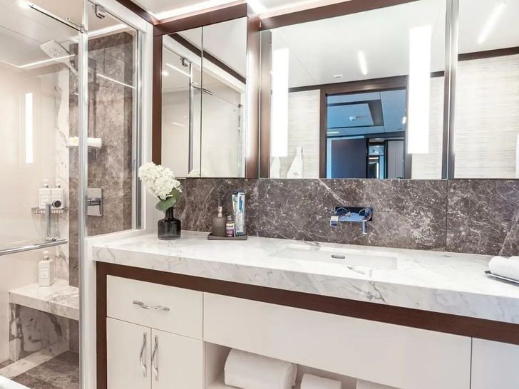 CYNDERELLA Hargrave 101 - VIP cabin bathroom CYNDERELLA Hargrave 101 - VIP cabin bathroom