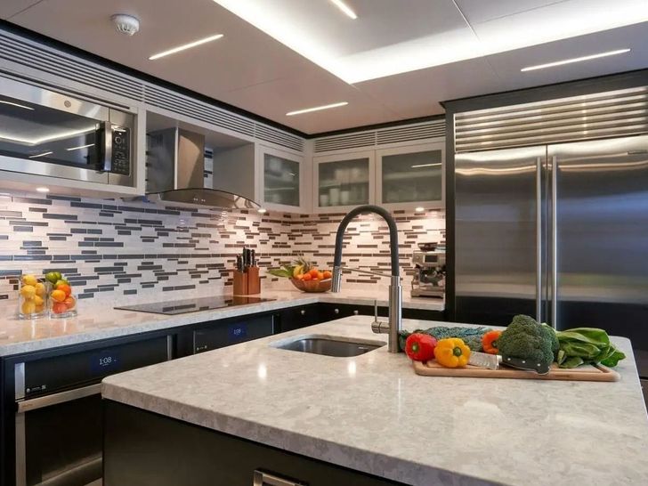 CYNDERELLA Hargrave 101 - galley CYNDERELLA Hargrave 101 - galley