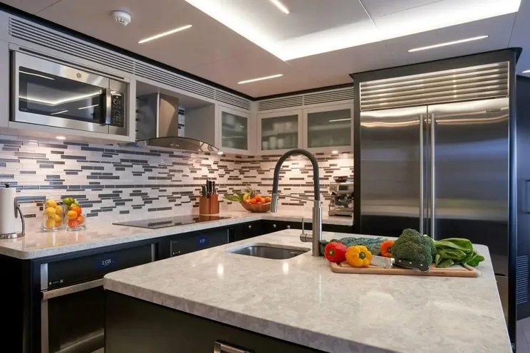 Charter Yacht CYNDERELLA - Hargrave 101 - 5 Cabins - Newport - Martha's Vineyard - Nantucket - New England