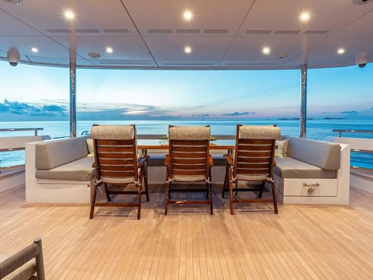 CYNDERELLA Hargrave 101 - main aft deck lounge and alfresco dining area CYNDERELLA Hargrave 101 - main aft deck lounge and alfresco dining area