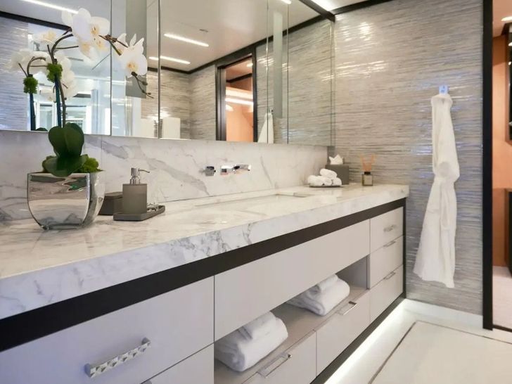 CYNDERELLA Hargrave 101 - master cabin bathroom CYNDERELLA Hargrave 101 - master cabin bathroom