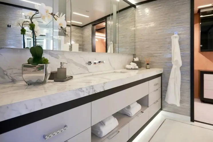 Charter Yacht CYNDERELLA - Hargrave 101 - 5 Cabins - Newport - Martha's Vineyard - Nantucket - New England