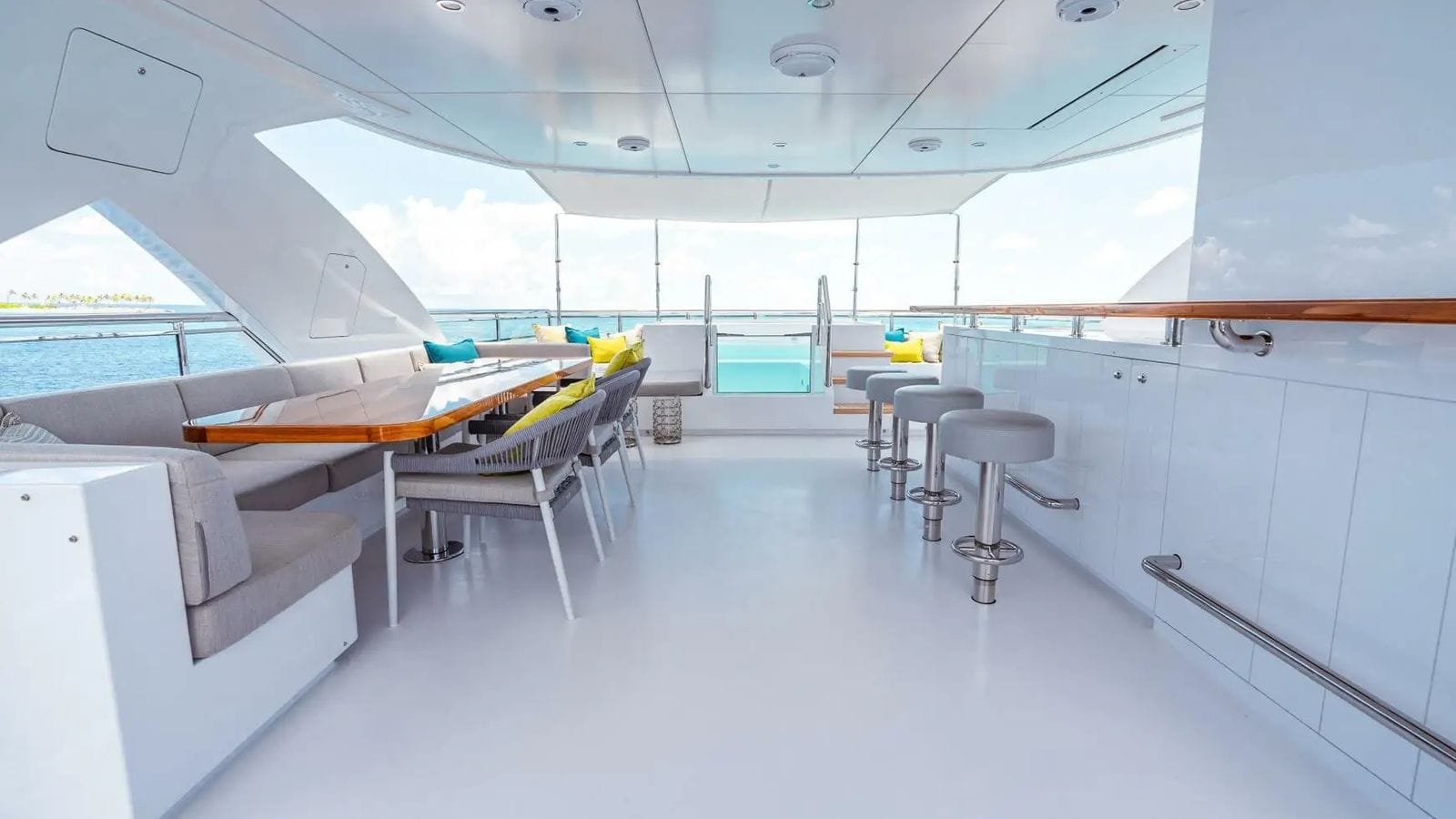 Charter Yacht CYNDERELLA - Hargrave 101 - 5 Cabins - Newport - Martha's Vineyard - Nantucket - New England