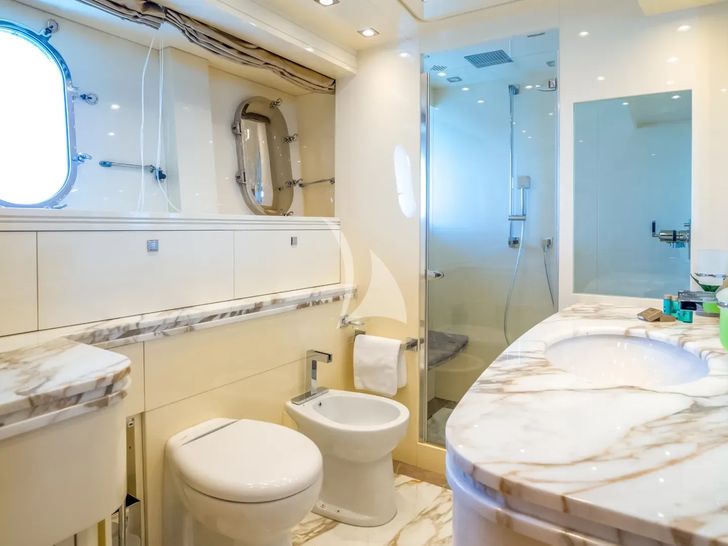CYNTHIA Maiora 35 DP - VIP cabin 2 bathroom CYNTHIA Maiora 35 DP - VIP cabin 2 bathroom