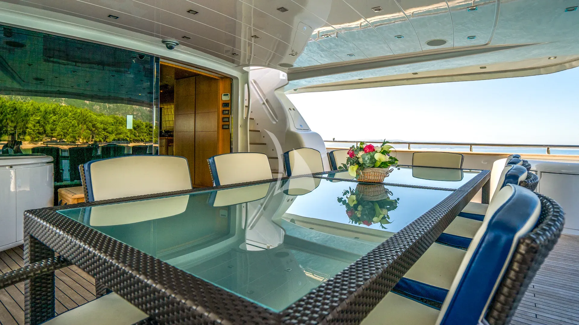 CYNTHIA Maiora 35 DP - aft dining table