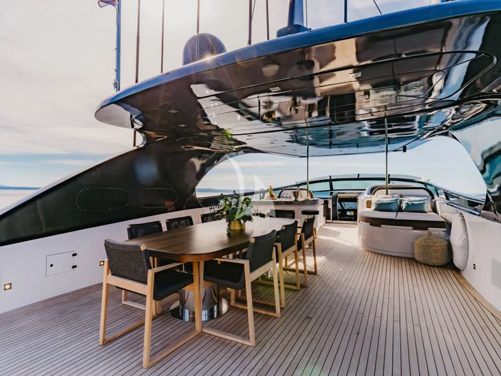CYNTHIA Maiora 35 DP - flybridge alfresco dining area CYNTHIA Maiora 35 DP - flybridge alfresco dining area