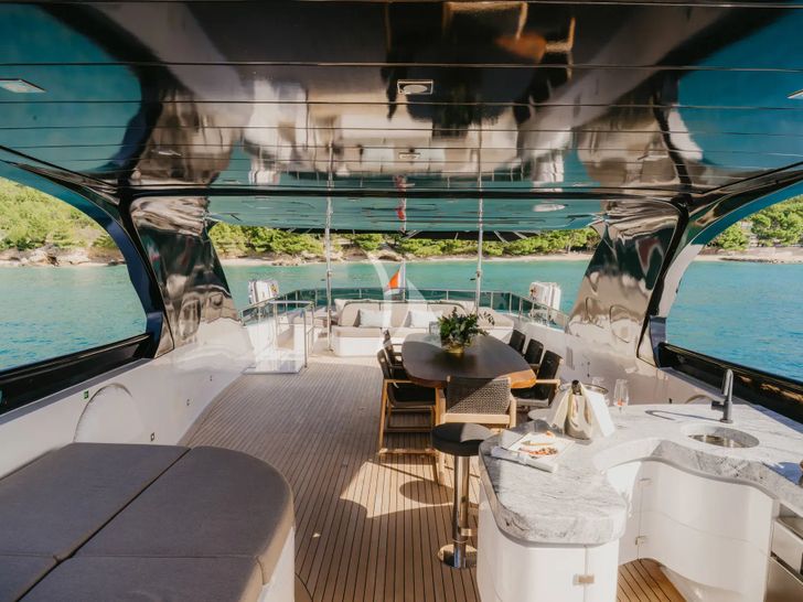 CYNTHIA Maiora 35 DP - flybridge bar and dining area CYNTHIA Maiora 35 DP - flybridge bar and dining area