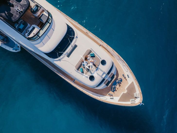 CYNTHIA Maiora 35 DP - foredeck sunbathing area CYNTHIA Maiora 35 DP - foredeck sunbathing area