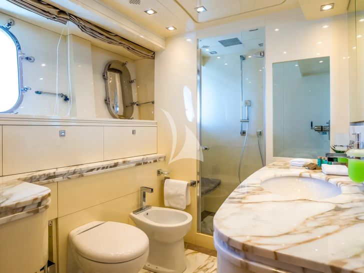 CYNTHIA Maiora 35 DP - master cabin bathroom CYNTHIA Maiora 35 DP - master cabin bathroom