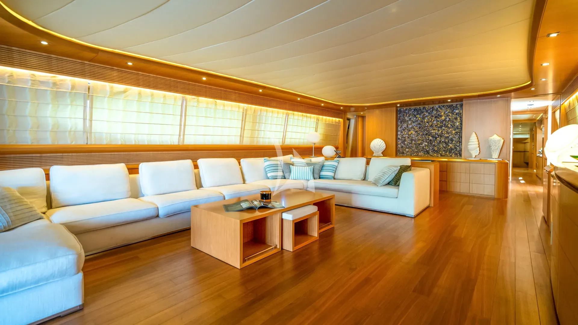 CYNTHIA Maiora 35 DP - saloon seating area