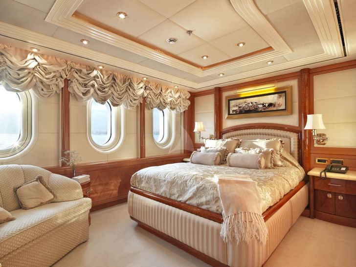 Capri I Lurssen Double Cabin Capri I Lurssen Double Cabin