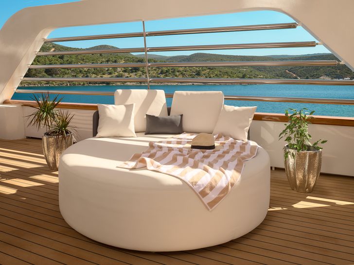 CRISTAL Custom 49m - sundeck round bed CRISTAL Custom 49m - sundeck round bed