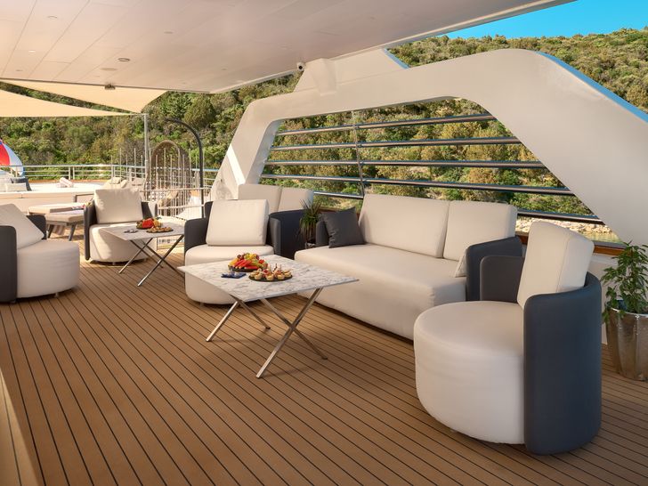 CRISTAL Custom 49m - sundeck seating CRISTAL Custom 49m - sundeck seating