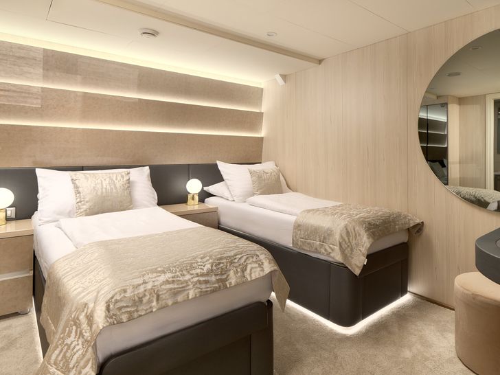 CRISTAL Custom 49m - twin cabin 1 CRISTAL Custom 49m - twin cabin 1