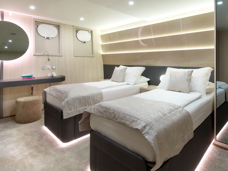CRISTAL Custom 49m - twin cabin 2 CRISTAL Custom 49m - twin cabin 2