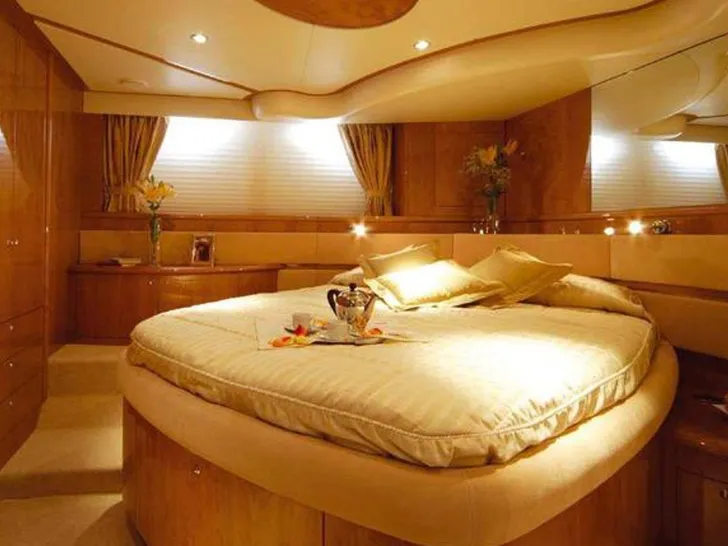 DAFNE Aicon 56 Fly - master cabin DAFNE Aicon 56 Fly - master cabin