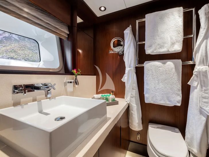 DAKOTA Fitzroy 38m - VIP cabin 1 bathroom DAKOTA Fitzroy 38m - VIP cabin 1 bathroom