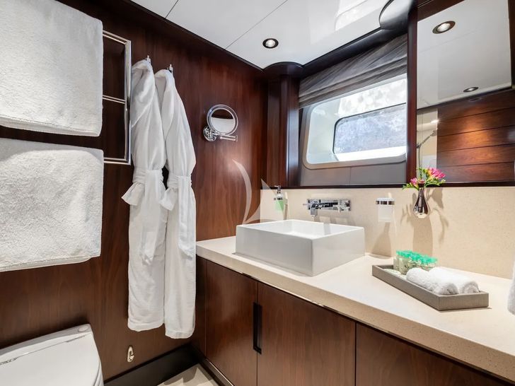 DAKOTA Fitzroy 38m - VIP cabin 2 bathroom DAKOTA Fitzroy 38m - VIP cabin 2 bathroom