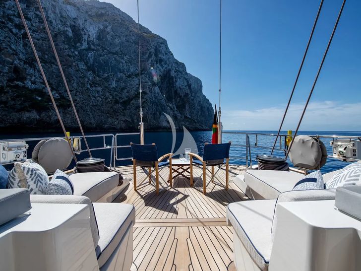 DAKOTA Fitzroy 38m - aft deck DAKOTA Fitzroy 38m - aft deck