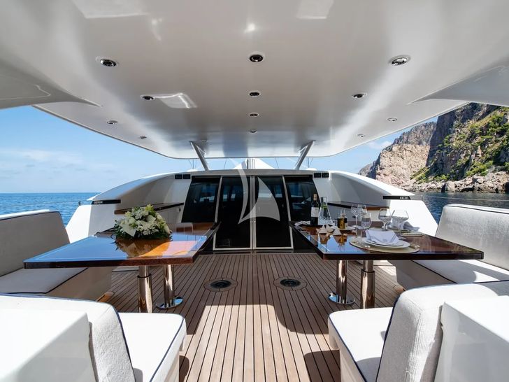 DAKOTA Fitzroy 38m - alfresco dining area DAKOTA Fitzroy 38m - alfresco dining area