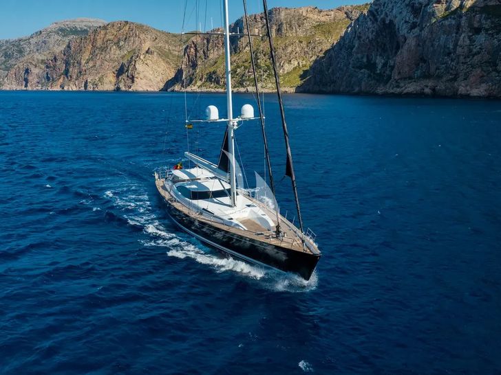 DAKOTA Fitzroy 38m - cruising near an island DAKOTA Fitzroy 38m - cruising near an island