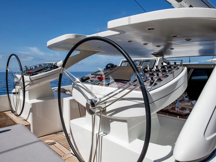 DAKOTA Fitzroy 38m - helm DAKOTA Fitzroy 38m - helm