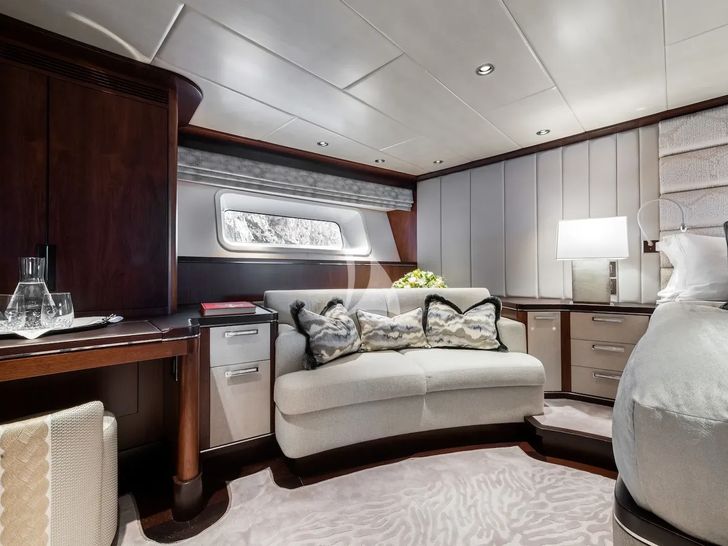 DAKOTA Fitzroy 38m - master cabin bed seating DAKOTA Fitzroy 38m - master cabin bed seating