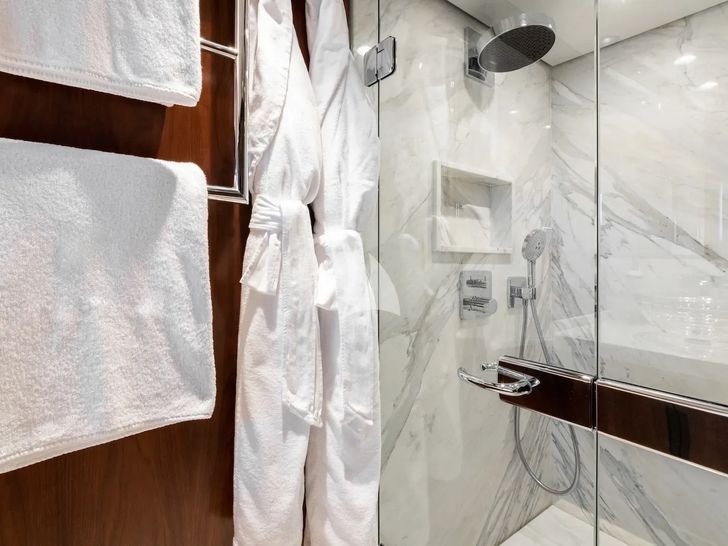 DAKOTA Fitzroy 38m - master cabin shower DAKOTA Fitzroy 38m - master cabin shower