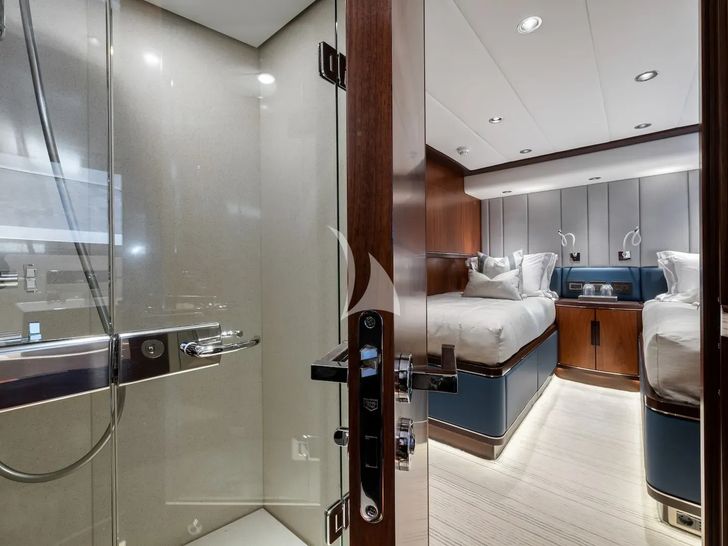 DAKOTA Fitzroy 38m - twin cabin bathroom DAKOTA Fitzroy 38m - twin cabin bathroom