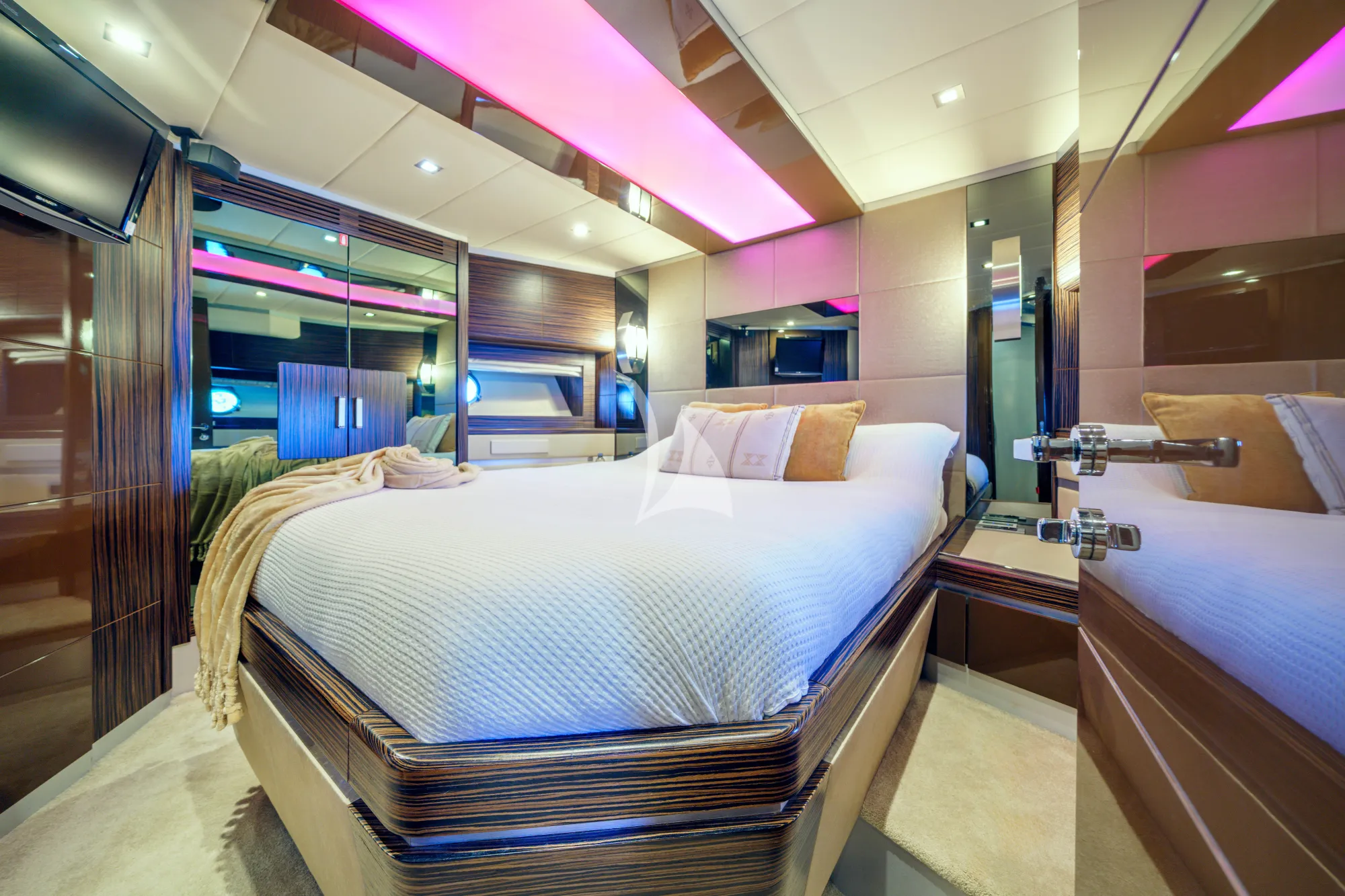 Charter Yacht DALIA - Dominator 780S - 4 Cabins - Zadar - Split - Dubrovnik - Hvar - Croatia