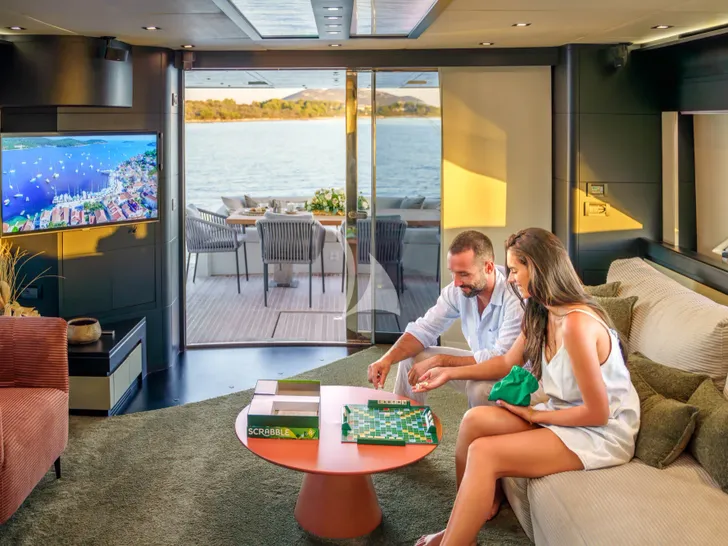 DALIA Dominator 780S - indoor board games and TV DALIA Dominator 780S - indoor board games and TV