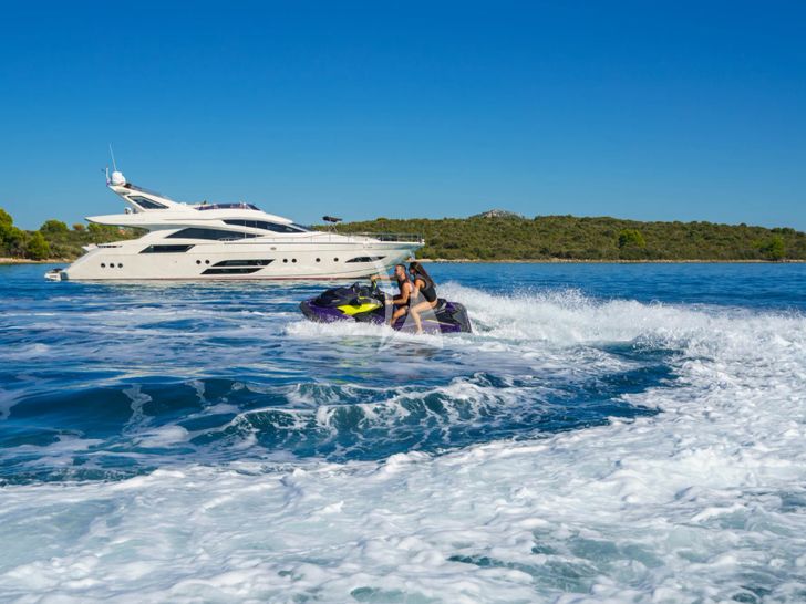 DALIA Dominator 780S - jet skiing DALIA Dominator 780S - jet skiing